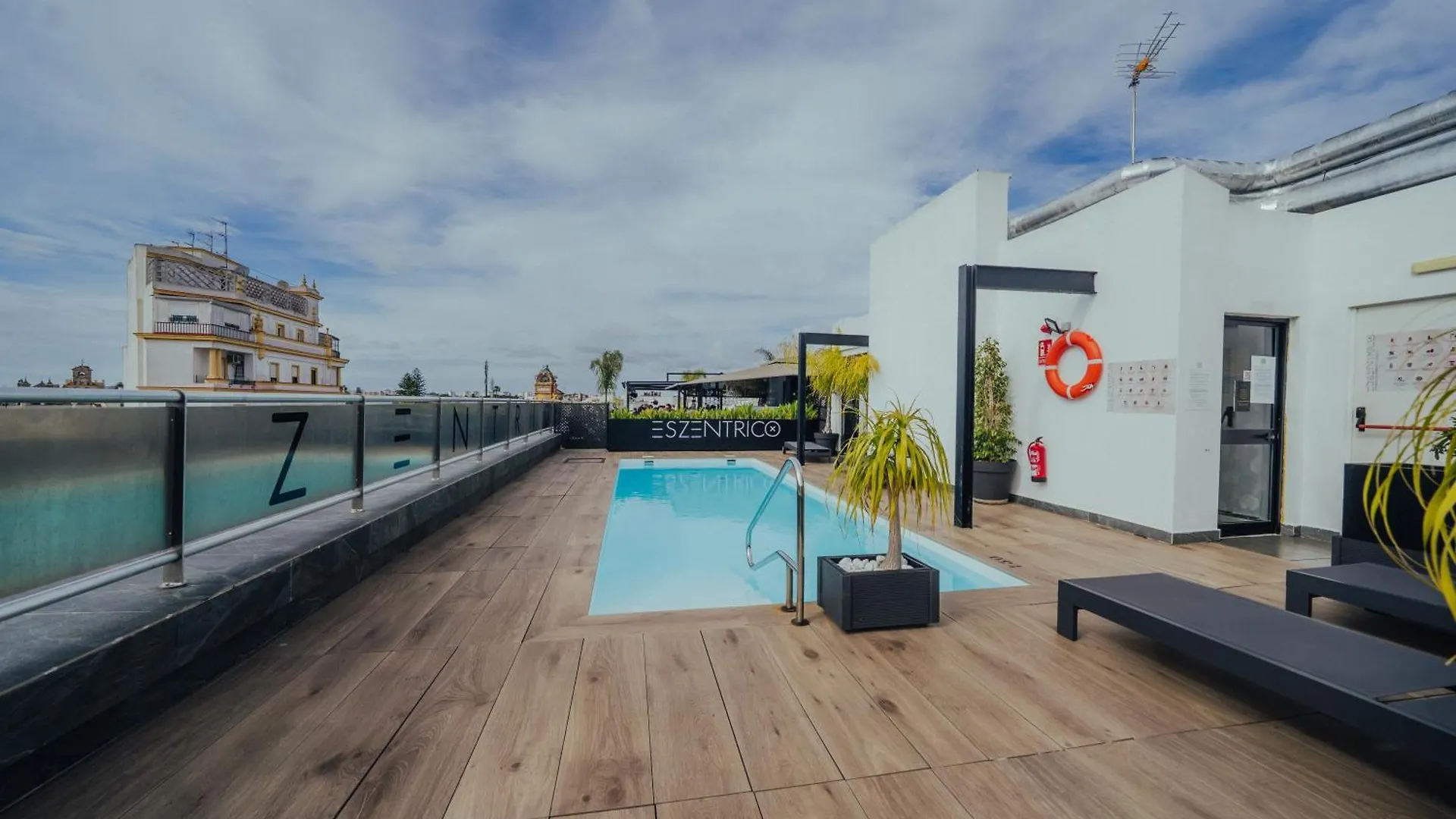 Ξενοδοχείο με διαμερίσματα Eszentrico Suites Jerez Χέρεζ